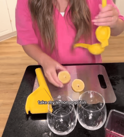 🍋 Squeeze Freshness Instantly ✨ Ultimate Lemon Squeezer – For Effortless, Mess-Free Juicing All Day! 🍊